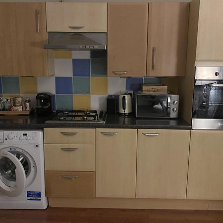 & Cosy Apartment In The Heart Of Stokes Croft 브리스틀 외부 사진