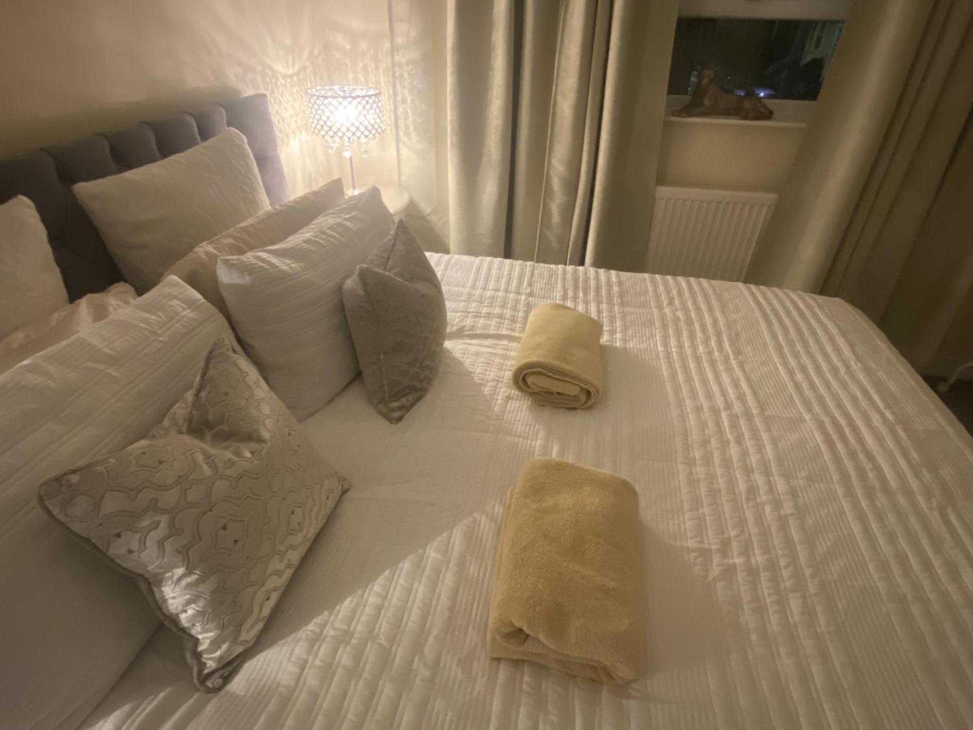 & Cosy Apartment In The Heart Of Stokes Croft 브리스틀 외부 사진