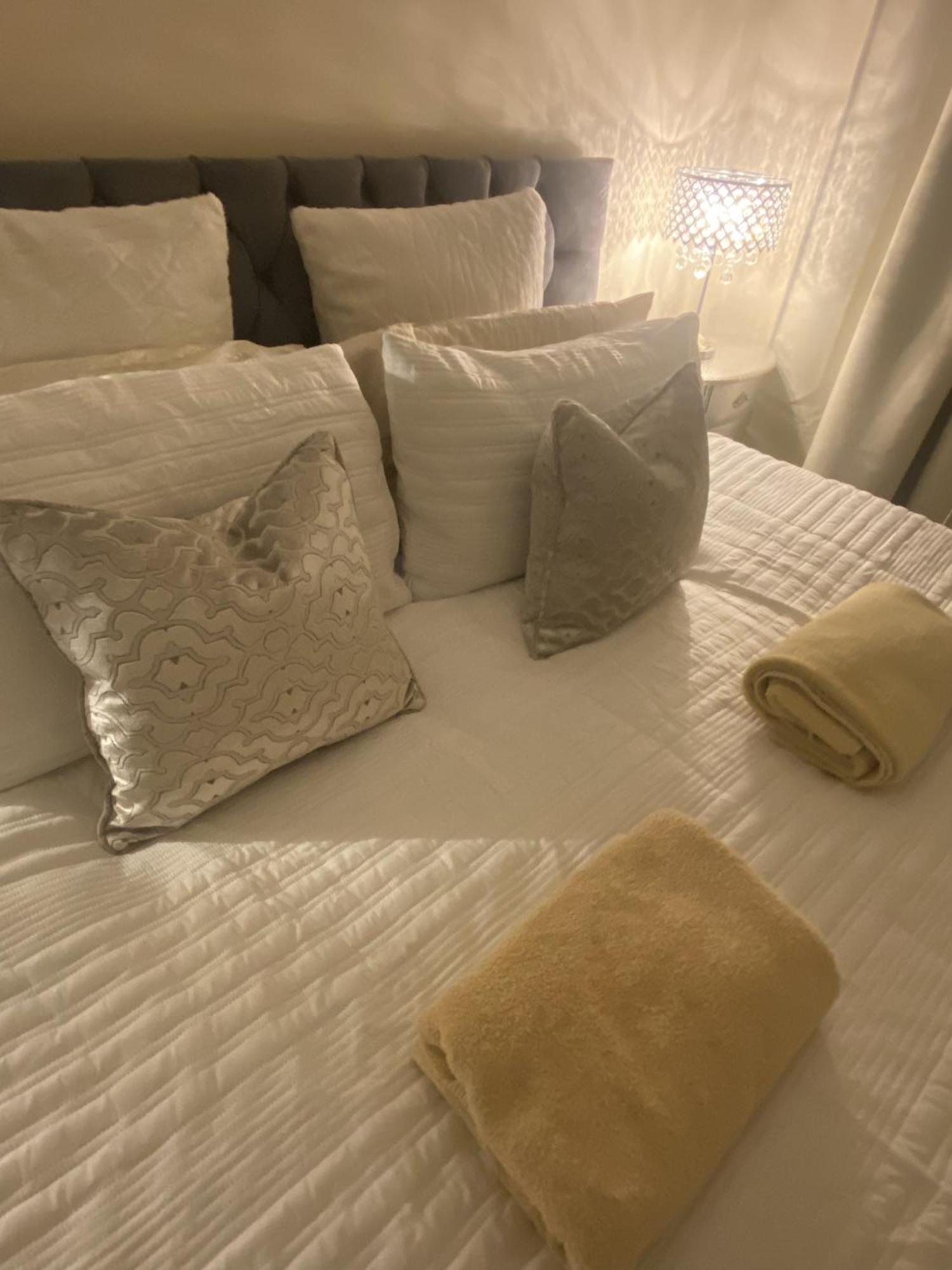 & Cosy Apartment In The Heart Of Stokes Croft 브리스틀 외부 사진