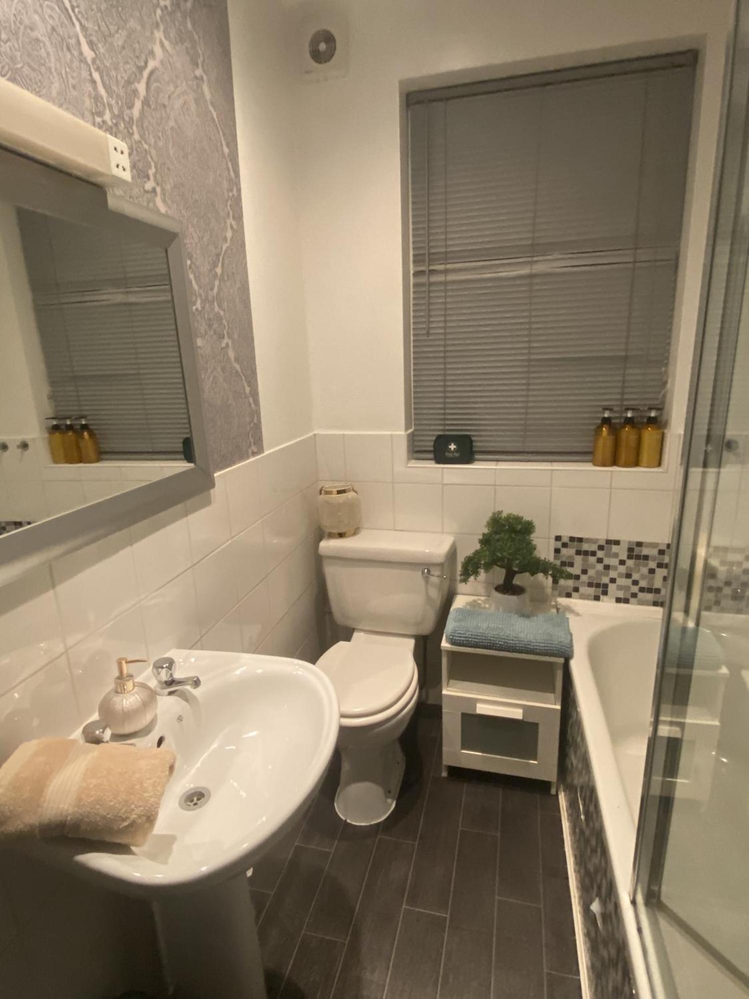& Cosy Apartment In The Heart Of Stokes Croft 브리스틀 외부 사진