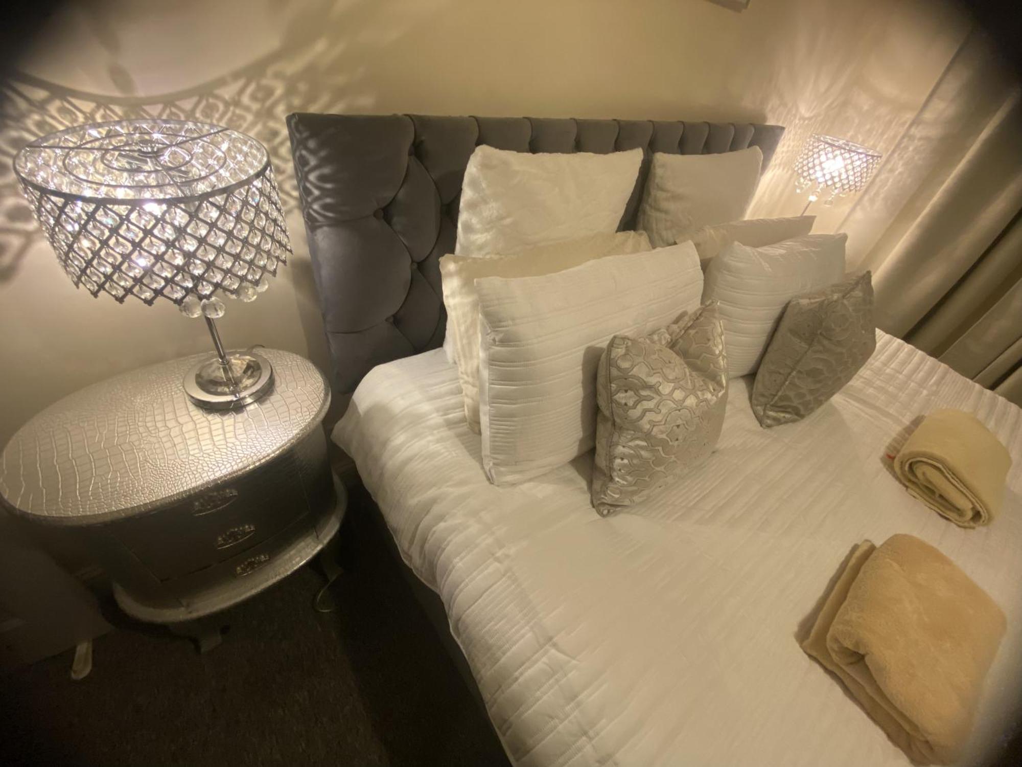 & Cosy Apartment In The Heart Of Stokes Croft 브리스틀 외부 사진